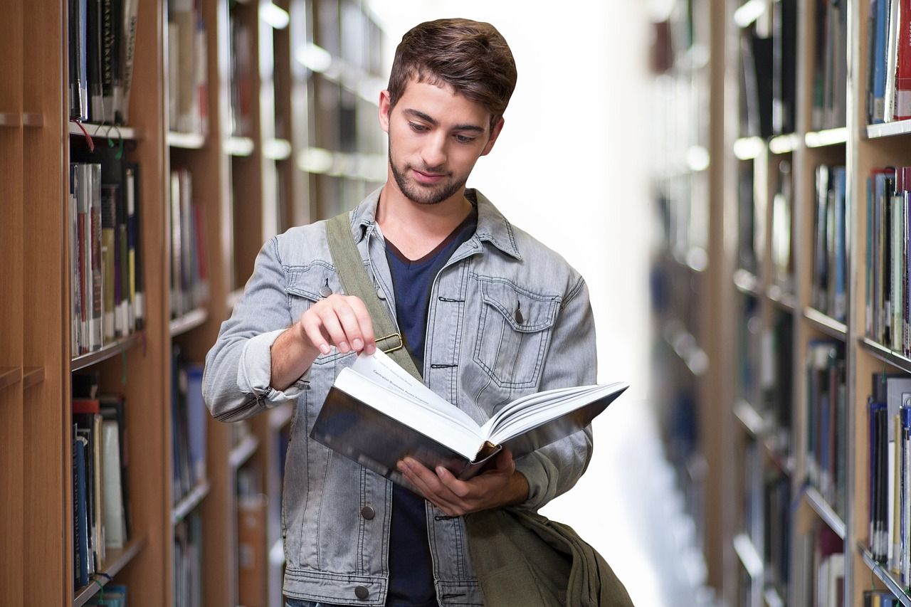 Zwischen Hörsaal und Unternehmen: Mental Load, Kritik und Leistungsdruck im dualen Studium